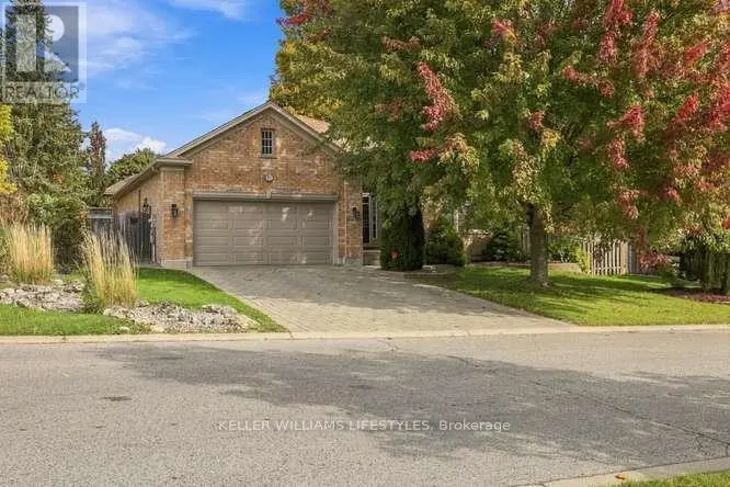 Detached at 1000 ADIRONDACK ROAD, London South