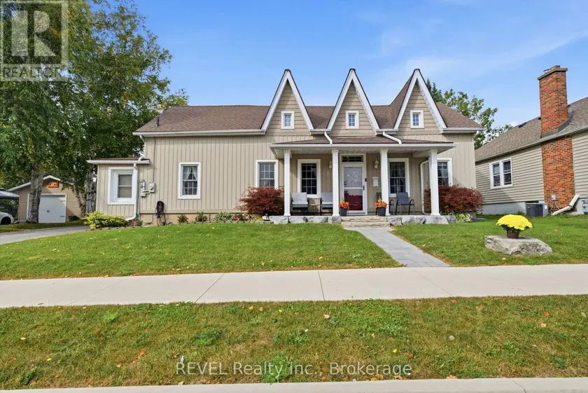 Detached at 61 QUEEN STREET N, Thorold