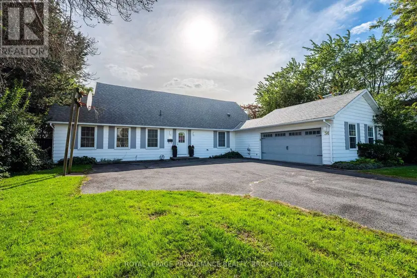 Detached at 34 CAMBRIDGE CRESCENT, Loyalist