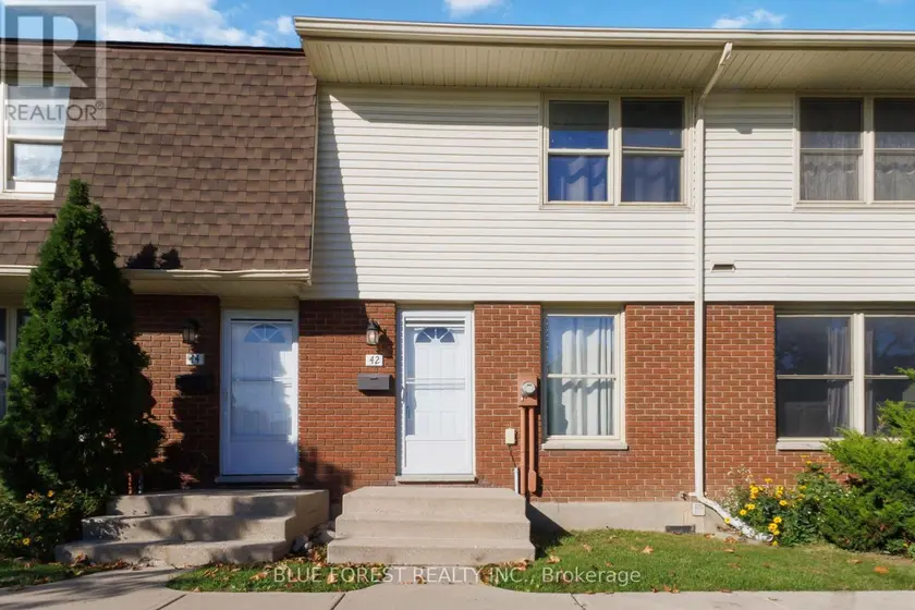 Townhouse at 42 - 51 SHOLTO DRIVE, London South
