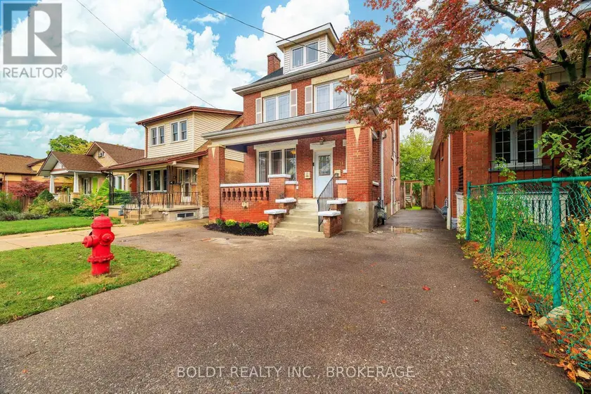 Multiplex at 209 ROSSLYN AVENUE S, Hamilton