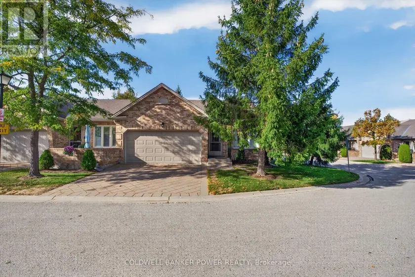 Townhouse at 42 - 572 THISTLEWOOD DRIVE, London North