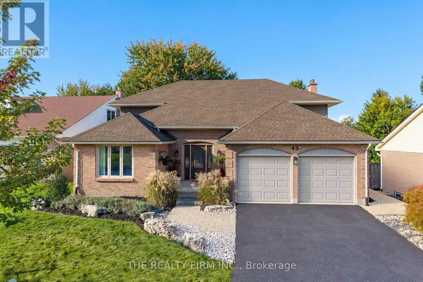 Detached at 43 FAIRLANE CRESCENT, London South