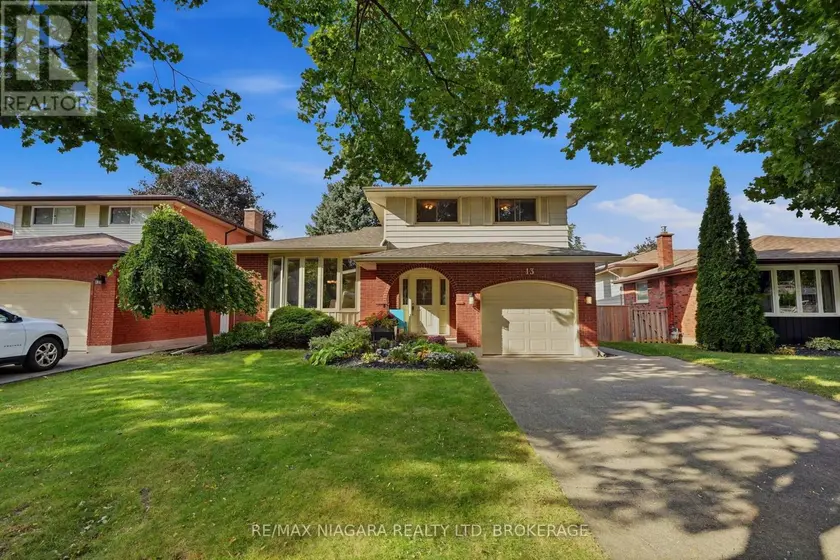 Detached at 13 CHATHAM ROAD, St. Catharines