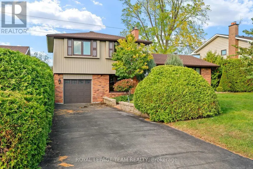 Detached at 19 PARKLAND CRESCENT, Ottawa