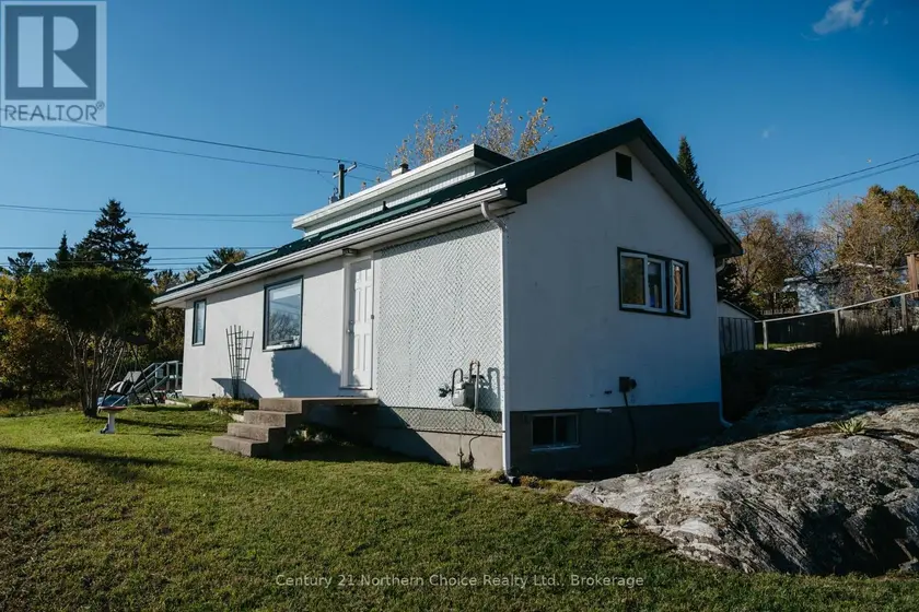 Detached at 100 REGINA AVENUE, Kenora