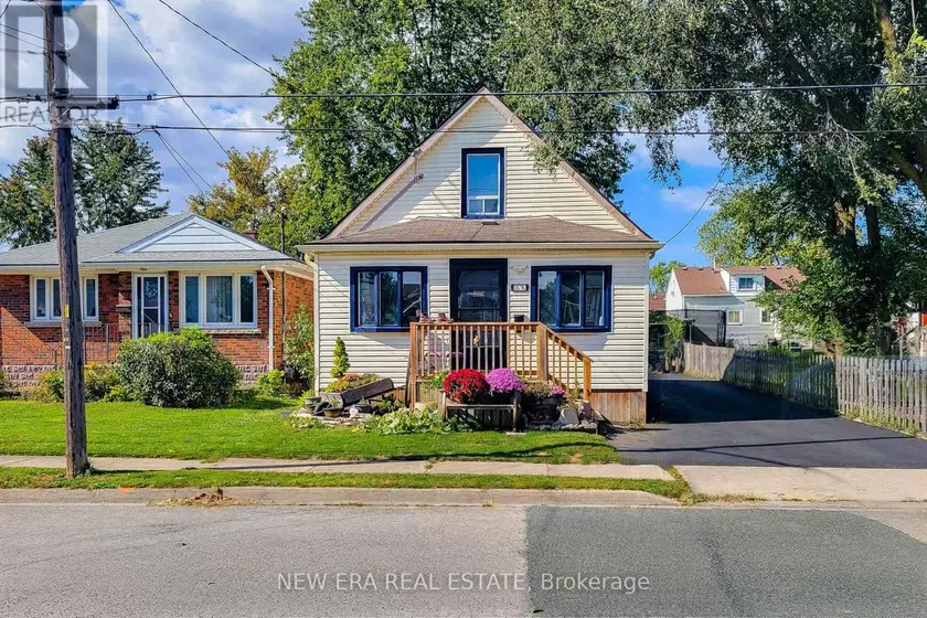 Detached at 38 CLIFFORD AVENUE, Welland