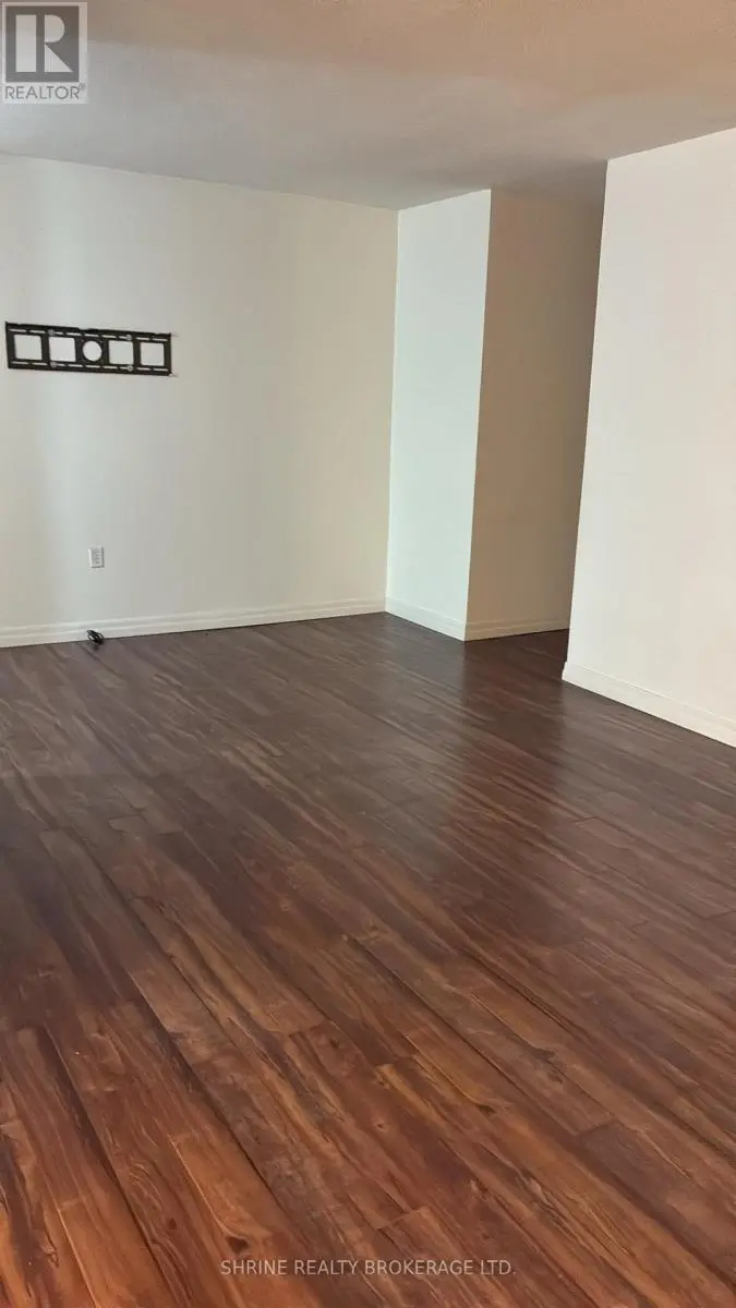 Apartment at 11 - 685 WONDERLAND ROAD S, London South