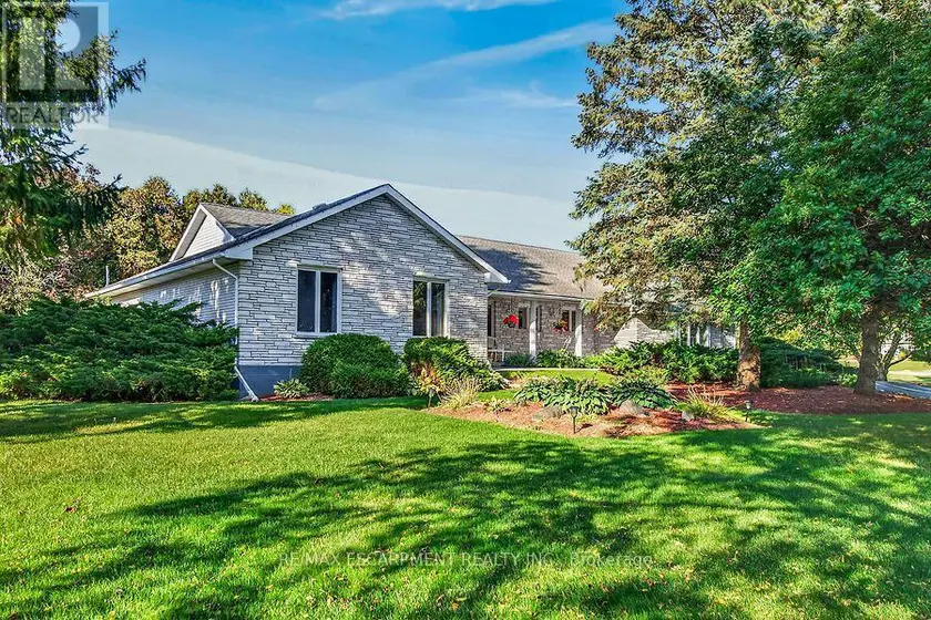 Detached at 2 KARENDALE CRESCENT, Hamilton