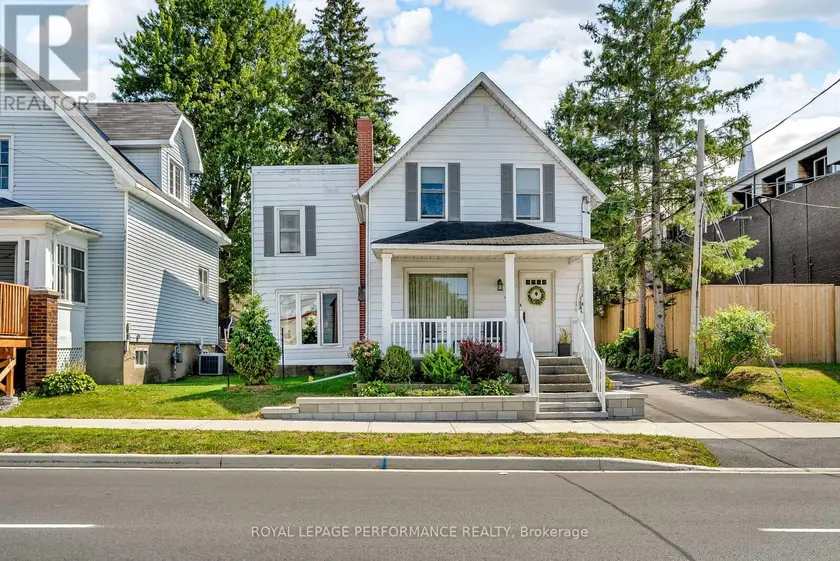 Detached at 20 FIFTH STREET W, Cornwall