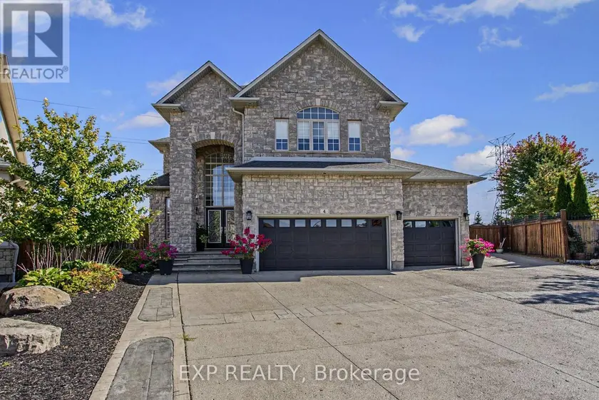 Detached at 4 PLAYFAIR COURT, Hamilton