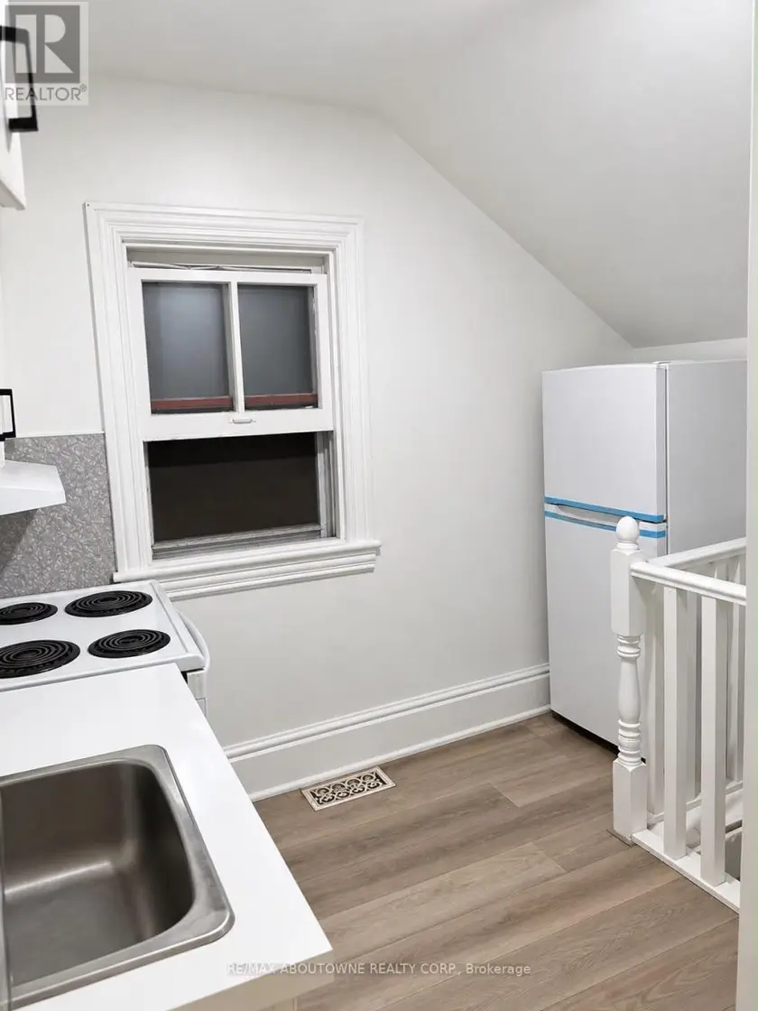 Detached at 70 WELLINGTON STREET S, Hamilton