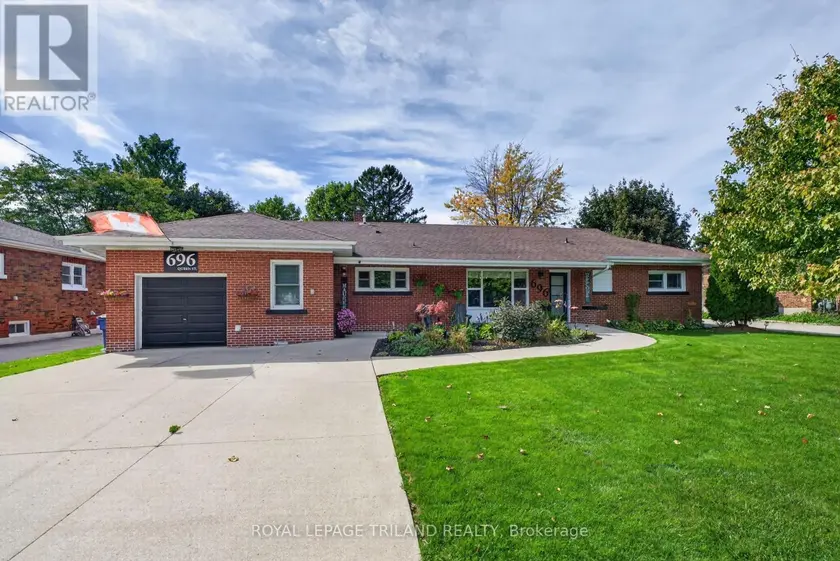 Detached at 696 QUEEN STREET, Chatham-Kent