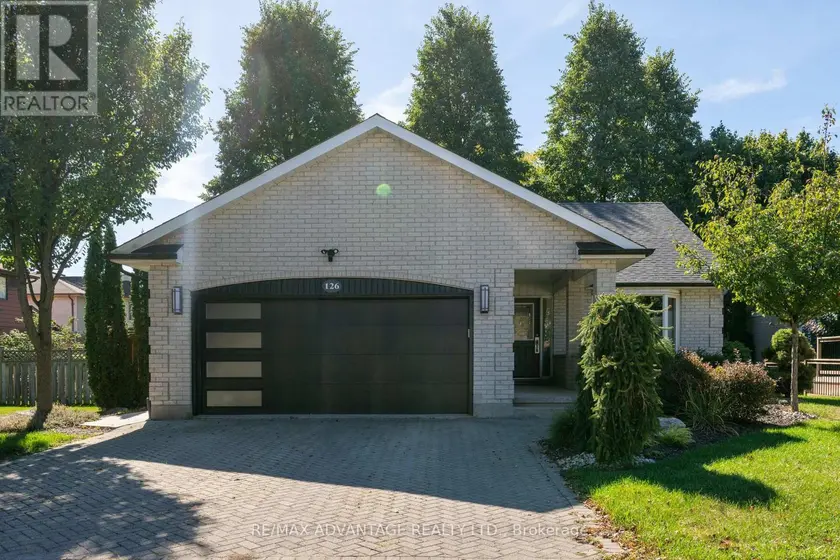 Detached at 126 MOUNTAINVIEW CRESCENT, London South