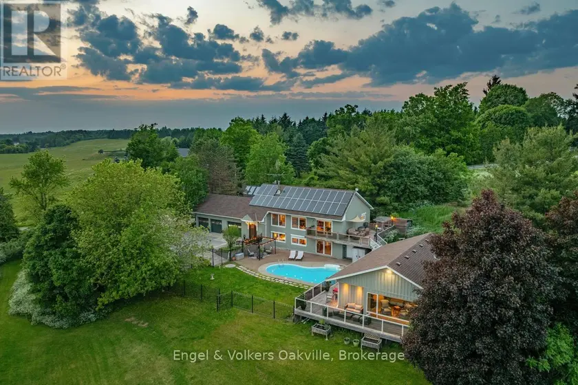 Detached at 330 MOUNTSBERG ROAD, Hamilton