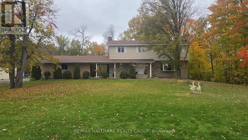 Detached at 860 MUNRO DRIVE, McNab/Braeside