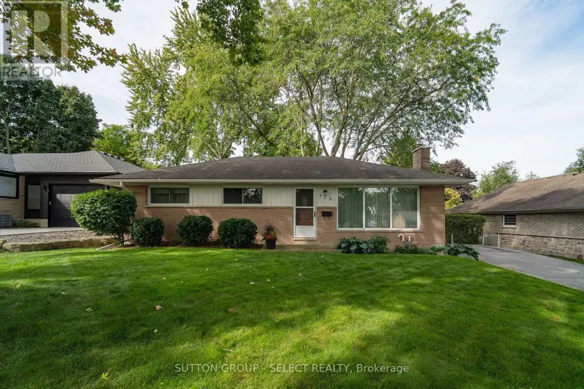 Detached at 379 WILLARD CRESCENT, London South