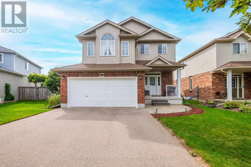 Detached at 17 GEORGE SCHMITT COURT, Wilmot