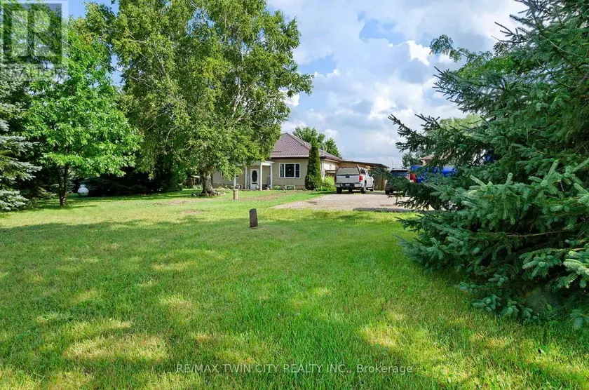 Detached at 251 53 HIGHWAY, Brant