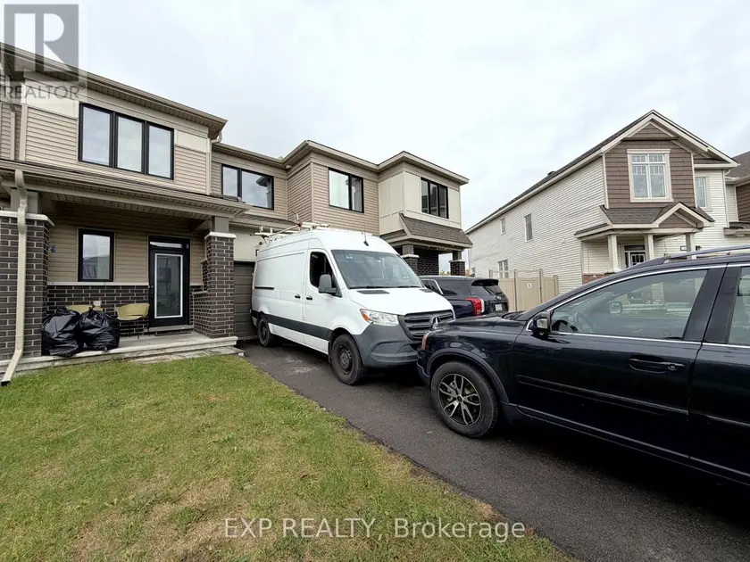 Townhouse at 27 BERMONDSEY WAY, Ottawa