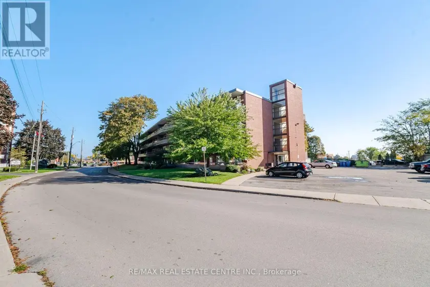 Apartment at 204 - 11 WOODMAN DRIVE S, Hamilton