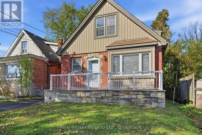 Detached at 178 EAST 15TH STREET, Hamilton