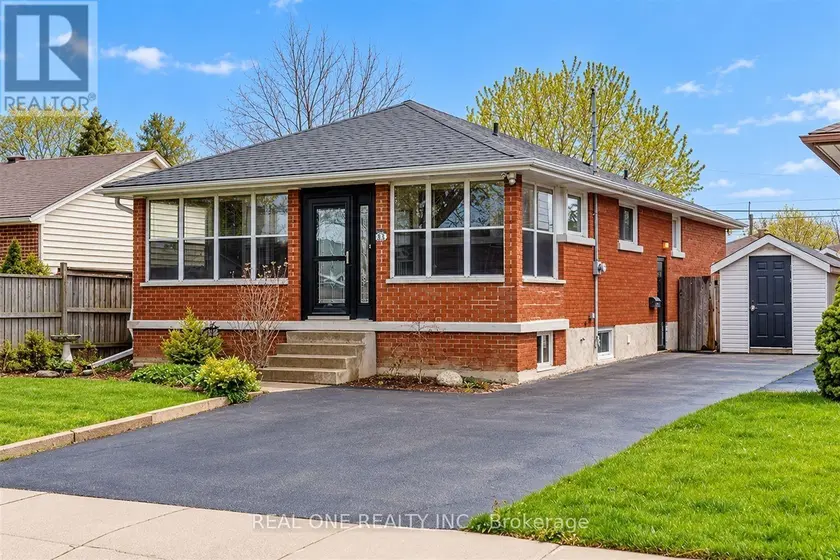 Detached at UPPER - 25 TERRACE DRIVE, Hamilton