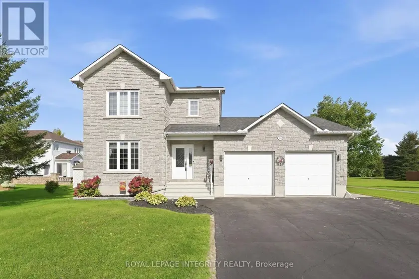 Detached at 36 FRONTENAC BOULEVARD, Russell