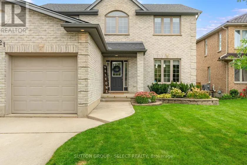 Detached at 121 TANOAK DRIVE, London North