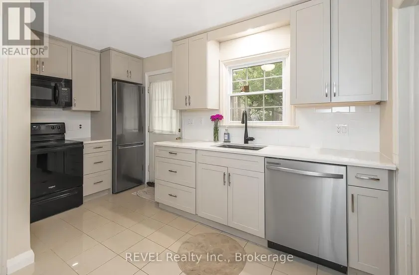 Detached at 113 ST. PAUL CRESCENT, St. Catharines
