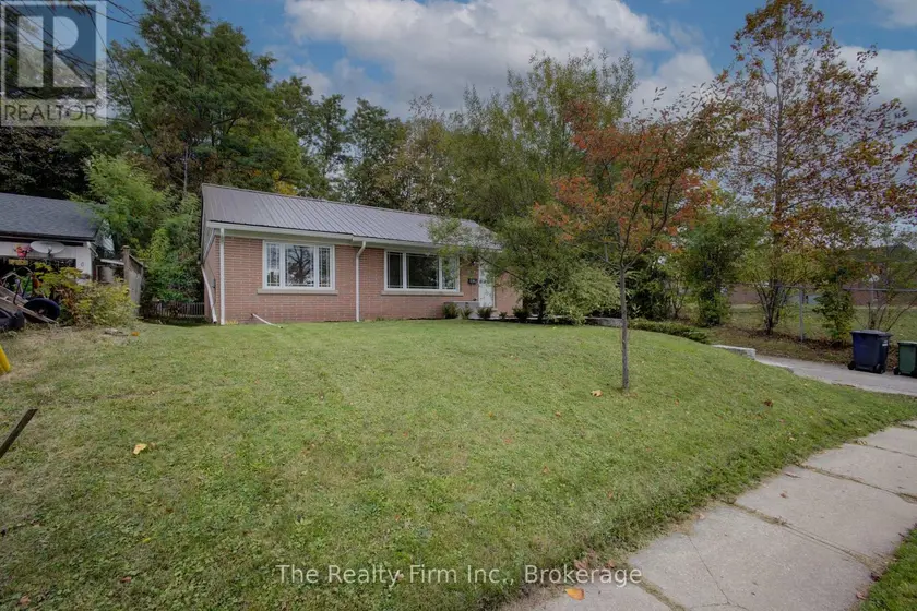 Detached at 15 DUMBARTON STREET, Guelph