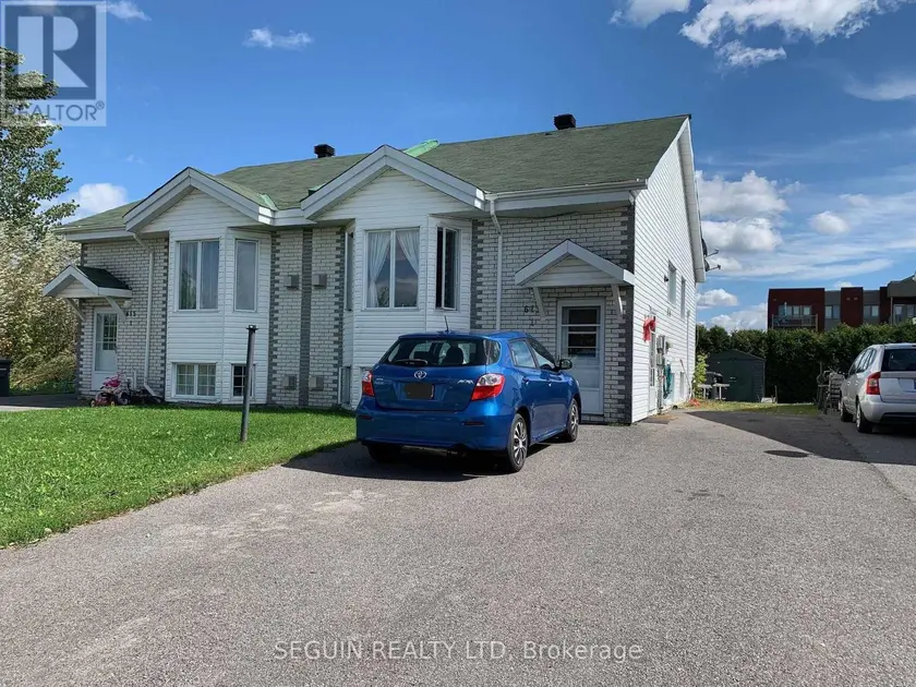Multiplex at 613-1 / 613-2 PAUL CRESCENT, Hawkesbury