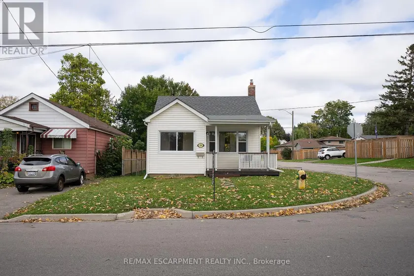 Detached at 364 WELLINGTON STREET, Brantford