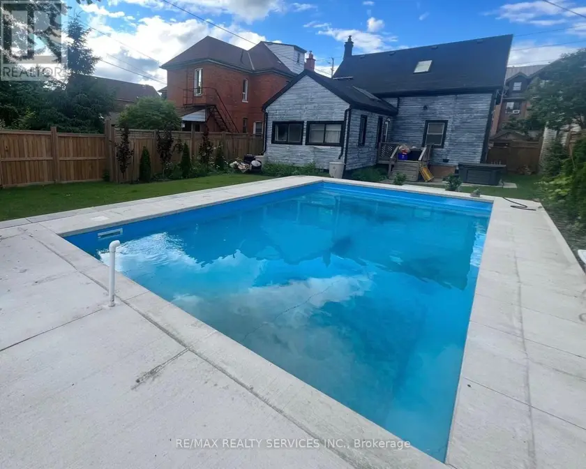 Detached at 323 CHARLTON AVENUE W, Hamilton
