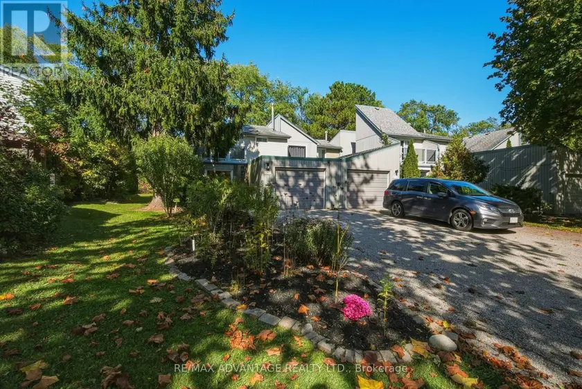 Townhouse at 659 WOODCREST BOULEVARD, London South