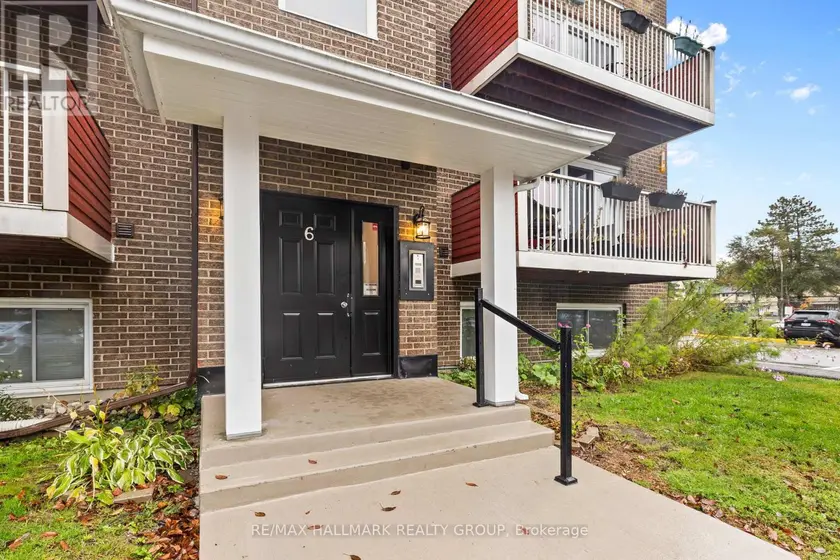 Townhouse at 605 - 1589 ST BERNARD STREET, Ottawa