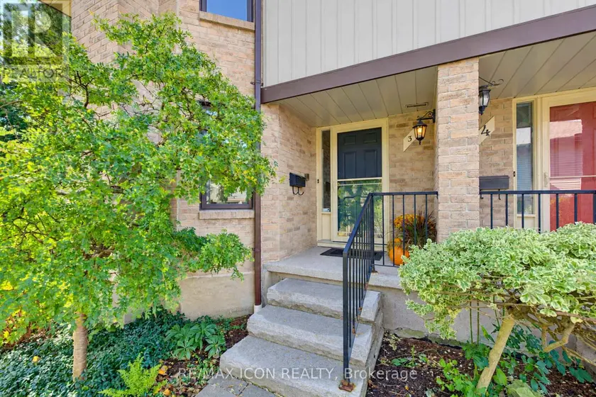 Townhouse at 3 - 406 CRAIGLEITH DRIVE, Waterloo