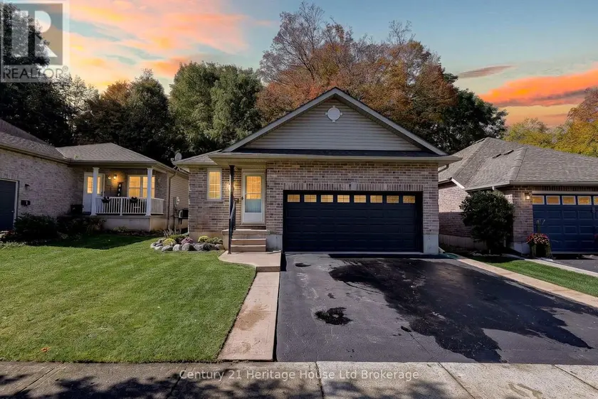 Detached at 10 POTTERS WAY, Woodstock