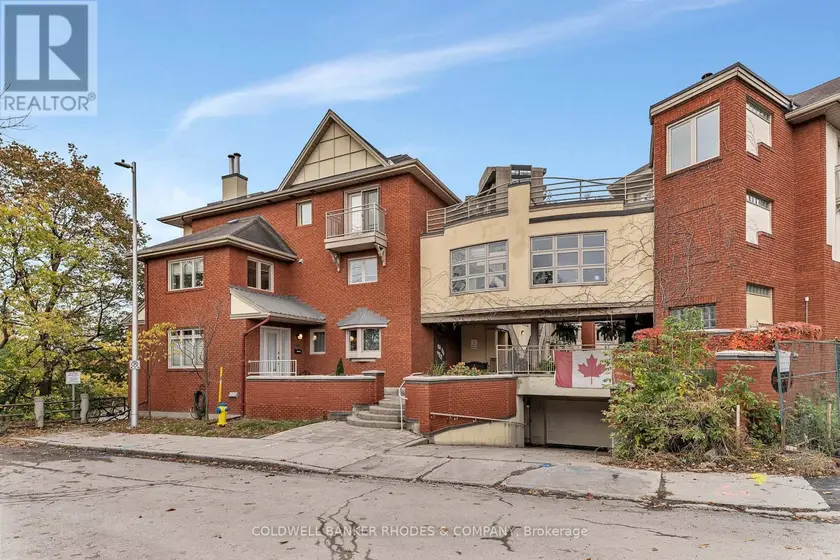 Townhouse at 122D - 250 FOUNTAIN PLACE, Ottawa