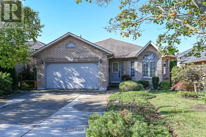 Detached at 37 GLENHOLLOW DRIVE, Hamilton