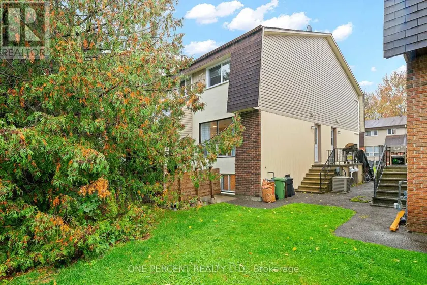 Townhouse at D - 20 SONNET CRESCENT, Ottawa