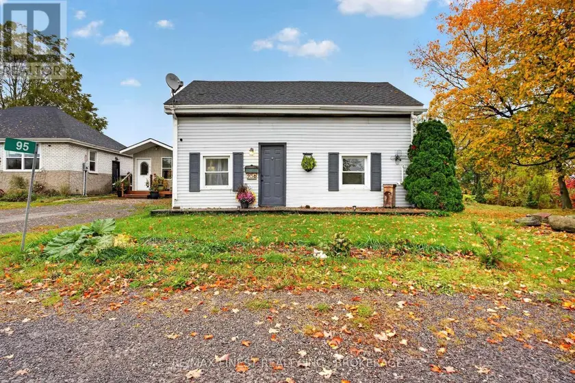 Detached at 95-97 COUNTY ROAD #4, Loyalist