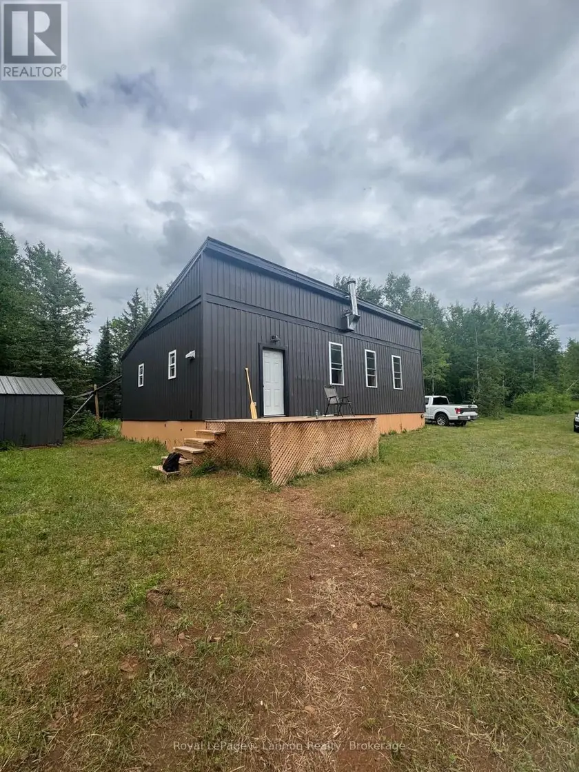 Detached at 4010 HWY 588 HIGHWAY, Thunder Bay Remote Area
