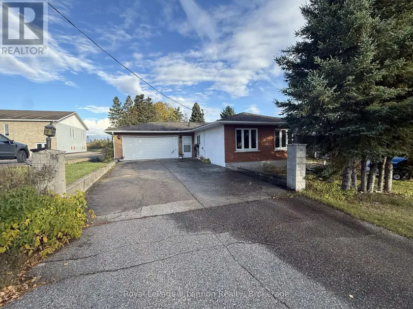 Detached at 24 FIRST AVENUE, Sioux Lookout