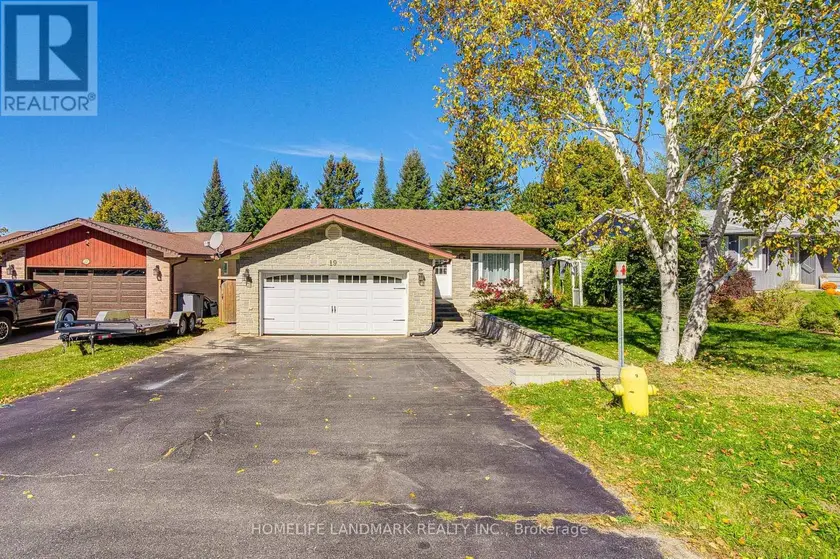Detached at 19 SOUTHDALE DRIVE, Huntsville