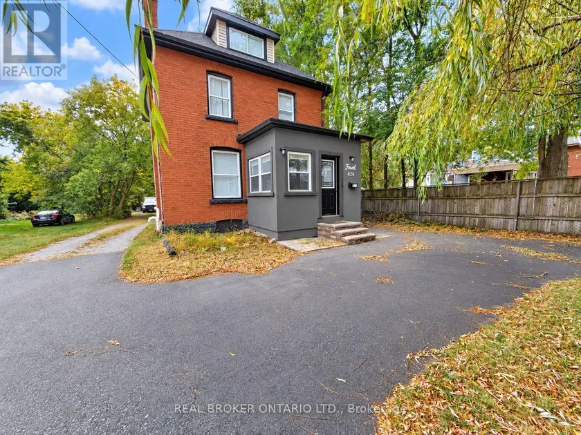 Detached at 826 BEACH BOULEVARD, Hamilton