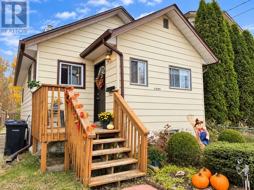 Detached at 1707 CRAWFORD AVENUE, Thunder Bay