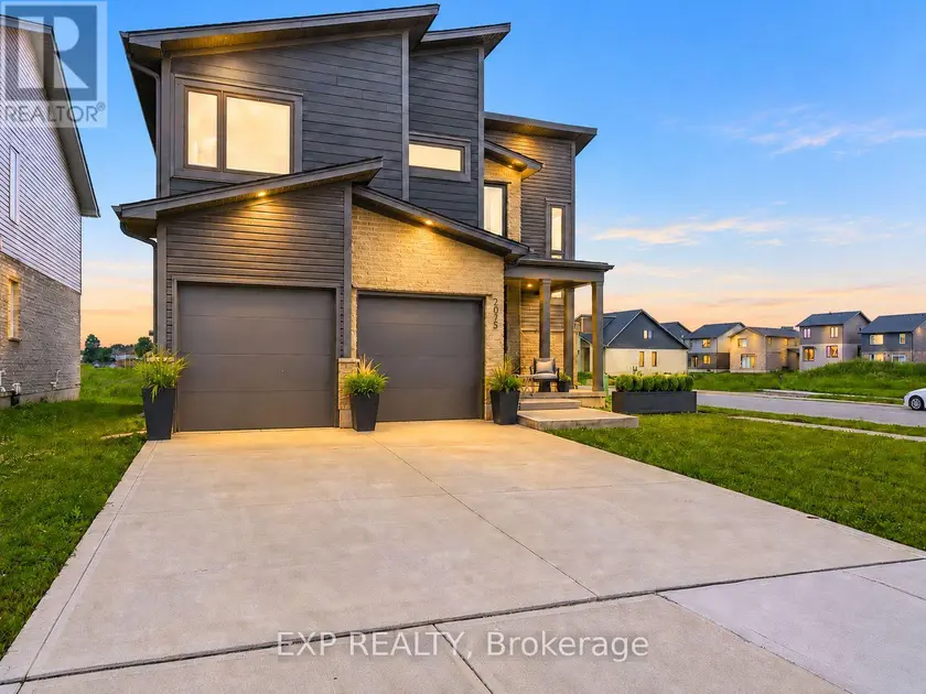 Detached at 2075 EVANS BOULEVARD, London South