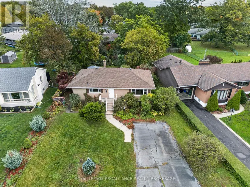 Detached at 39 FAIRFIELD BOULEVARD, Loyalist