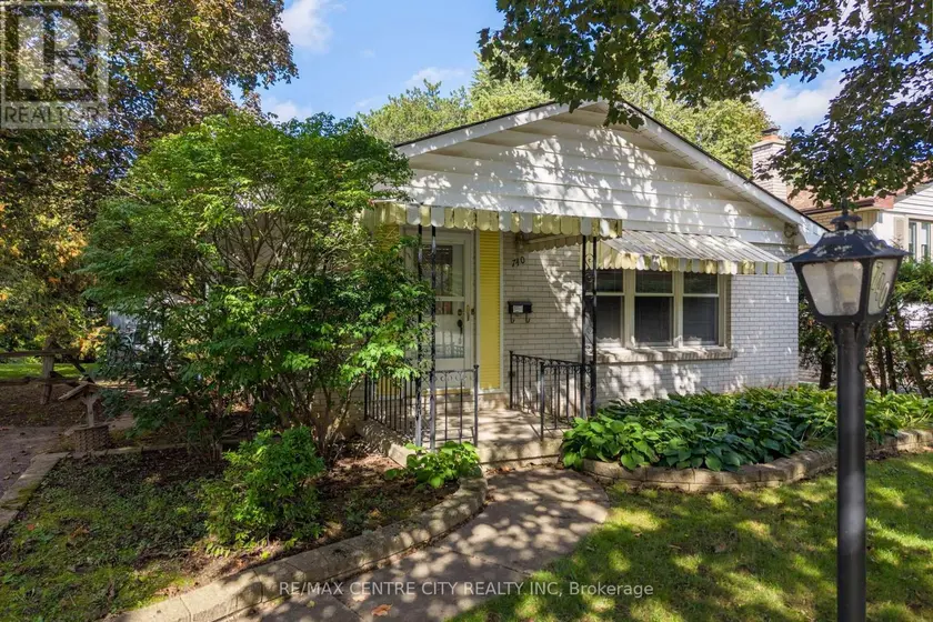 Detached at 740 DUNBOYNE CRESCENT, London North